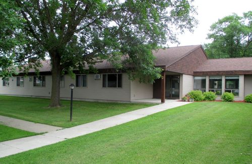 apt-4-102 Edgewood St, New York Mills, MN, 56567-4219 | Card Image