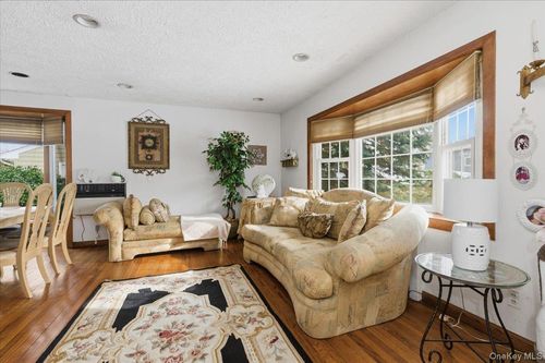 21 Chestnut St, Massapequa, NY, 11758-5120 | Card Image