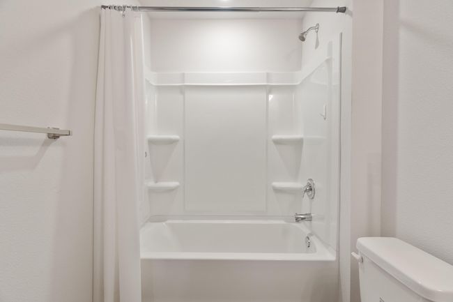 Shower/Tub Combo | Image 30
