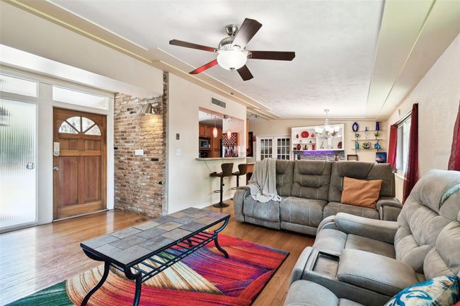 422 Dunedin Cir, House other with 4 bedrooms, 2 bathrooms and null parking in TEMPLE TERRACE FL | Image 6
