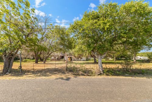 601 County Road 6610, Devine, TX, 78016-4149 | Card Image