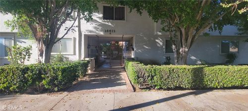e33-18611 Collins St, Tarzana, CA, 91356 | Card Image