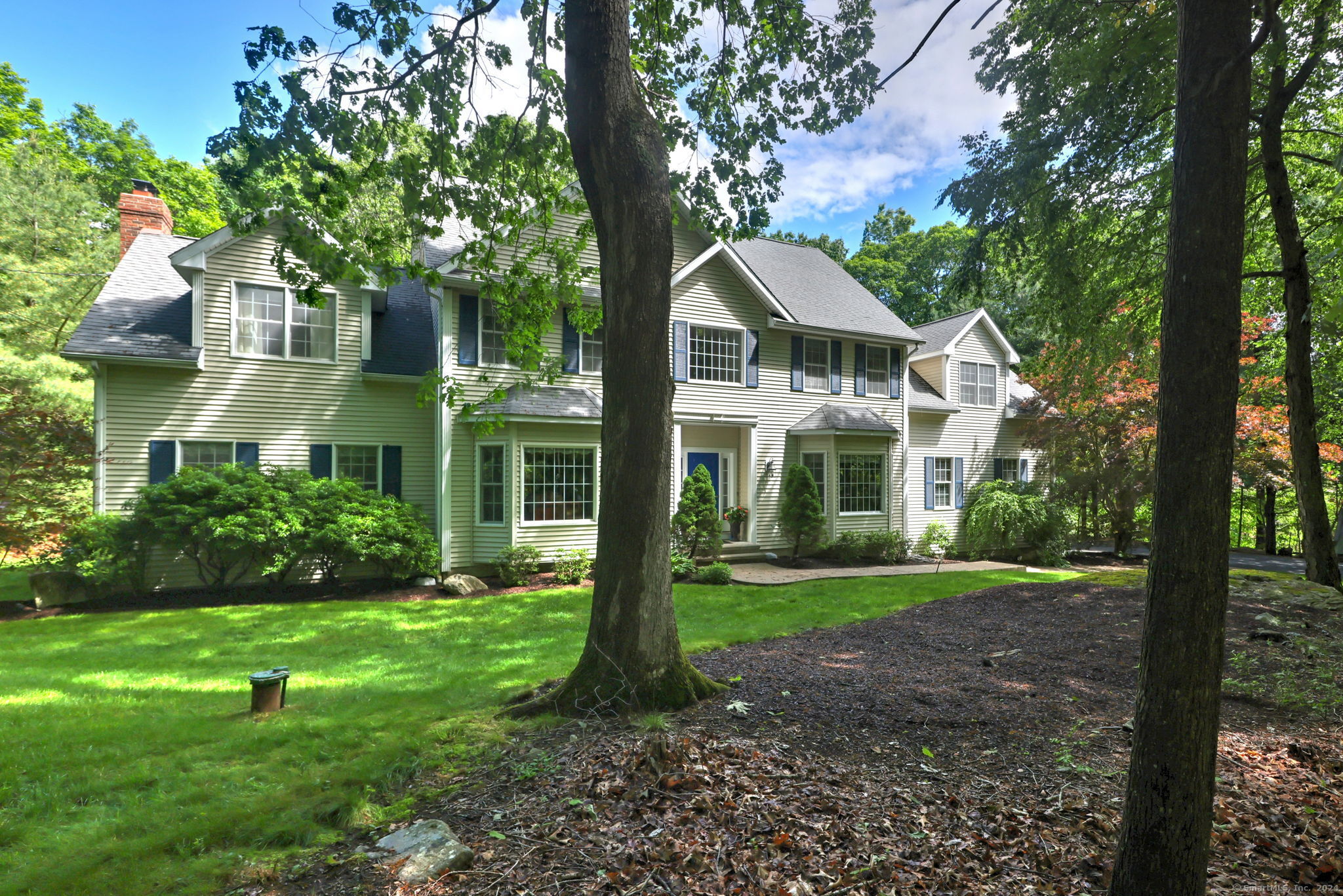 Bradley Ln, Sandy Hook, CT 06482