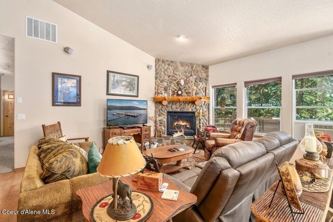 Living Room | Image 11