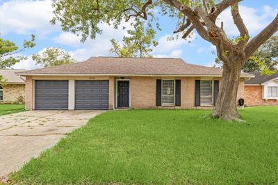 17618 Point Comfort Lane, House other with 3 bedrooms, 2 bathrooms and null parking in Webster TX | Image 1