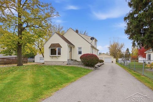330 E Midland Rd, Auburn, MI, 48611-9751 | Card Image