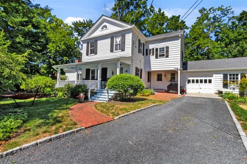 15 Old School Ln, Pleasantville, NY, 10570-1705 | Card Image