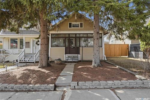 1150 3rd Ave Ne, Moose Jaw, SK, S6H1G1 | Card Image