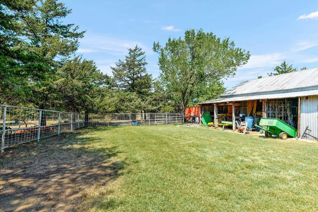 Holding pen and stalls attached to small barn; cross fenced area within perimeter fencing | Image 20
