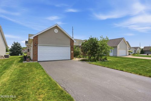 843 Tarra Oaks Dr, Findlay, OH, 45840-0927 | Card Image