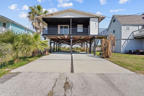 810 93rd St, Galveston, TX, 77554-8151 | Card Image