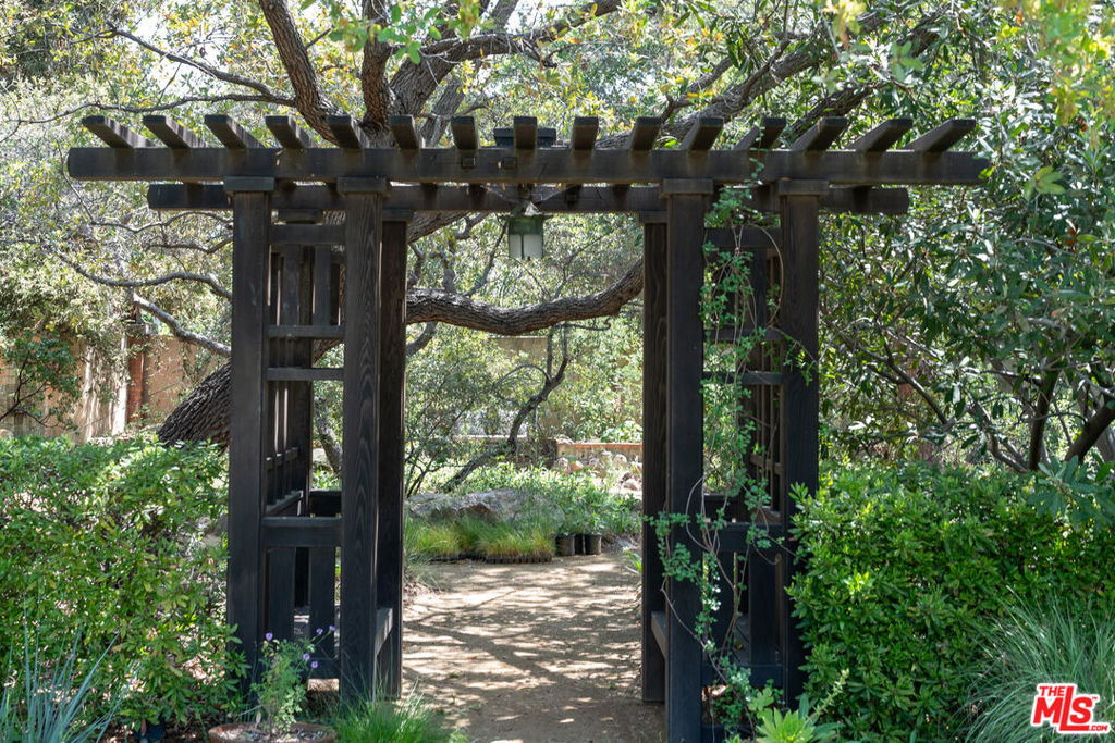 Land in Los Angeles 4