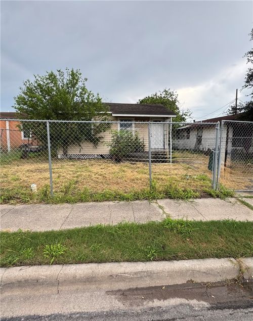 2925 Greenwood Dr, Corpus Christi, TX, 78405-2405 | Card Image