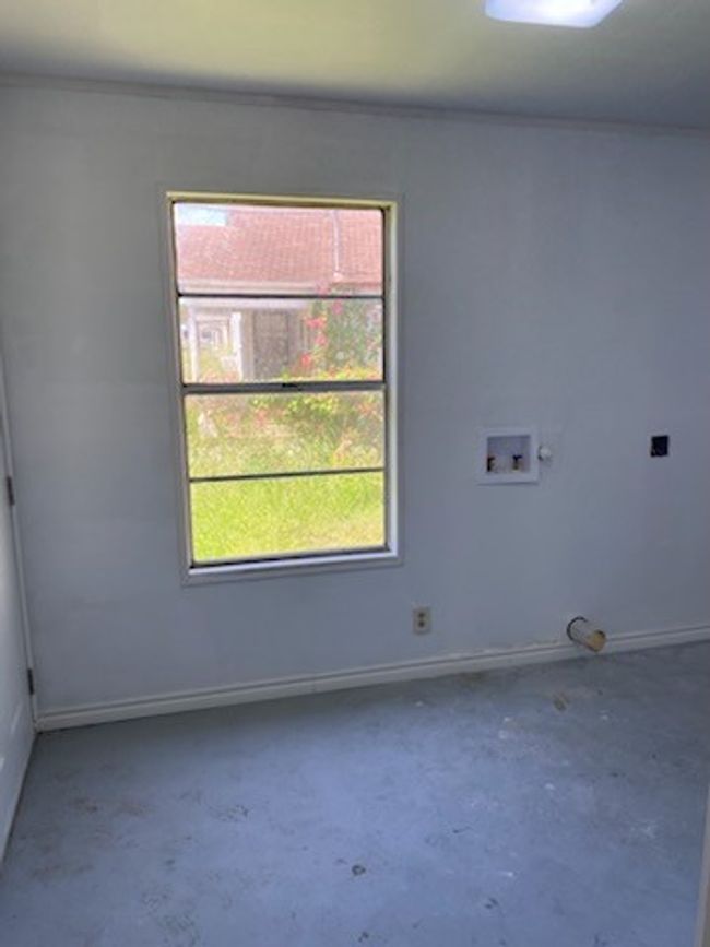 2020 Buford St, House other with 2 bedrooms, 1 bathrooms and 3 parking in Corpus Christi TX | Image 10