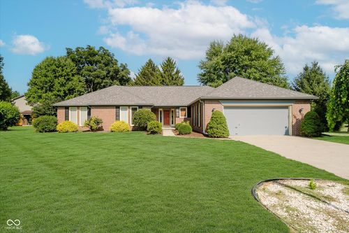 103 Chesterfield Dr, Noblesville, IN, 46060-3889 | Card Image