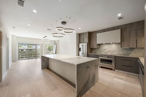 apt-202-3600 S Lamar Blvd, Austin, TX, 78704-8098 | Card Image