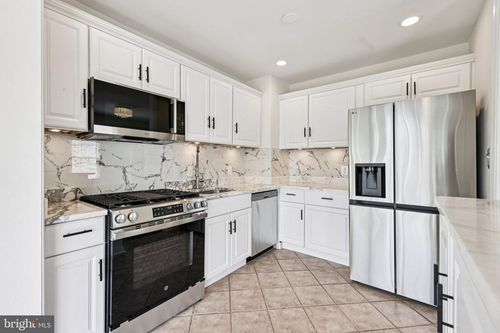 812 Forest Glen Rd, SILVER SPRING, MD, 20901-2214 | Card Image