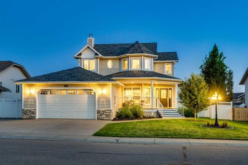809 1 Street Se, Three Hills, AB, T0M2A0 | Card Image
