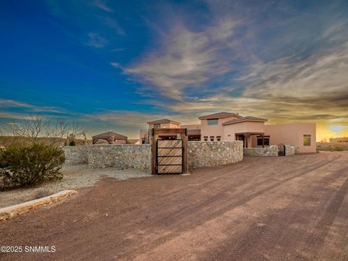5668 Via Estrella, Las Cruces, NM, 88011-2610 | Card Image