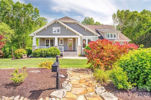 201 Skytop Farm Ln, Hendersonville, NC, 28791-7816 | Card Image