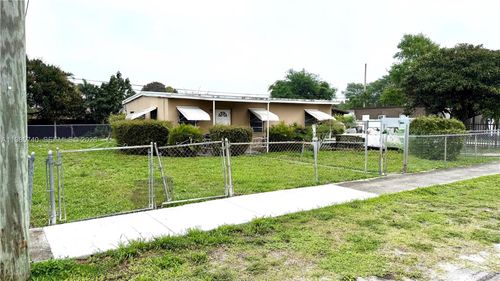 2455 Nw 158th St, Miami Gardens, FL, 33054-6927 | Card Image