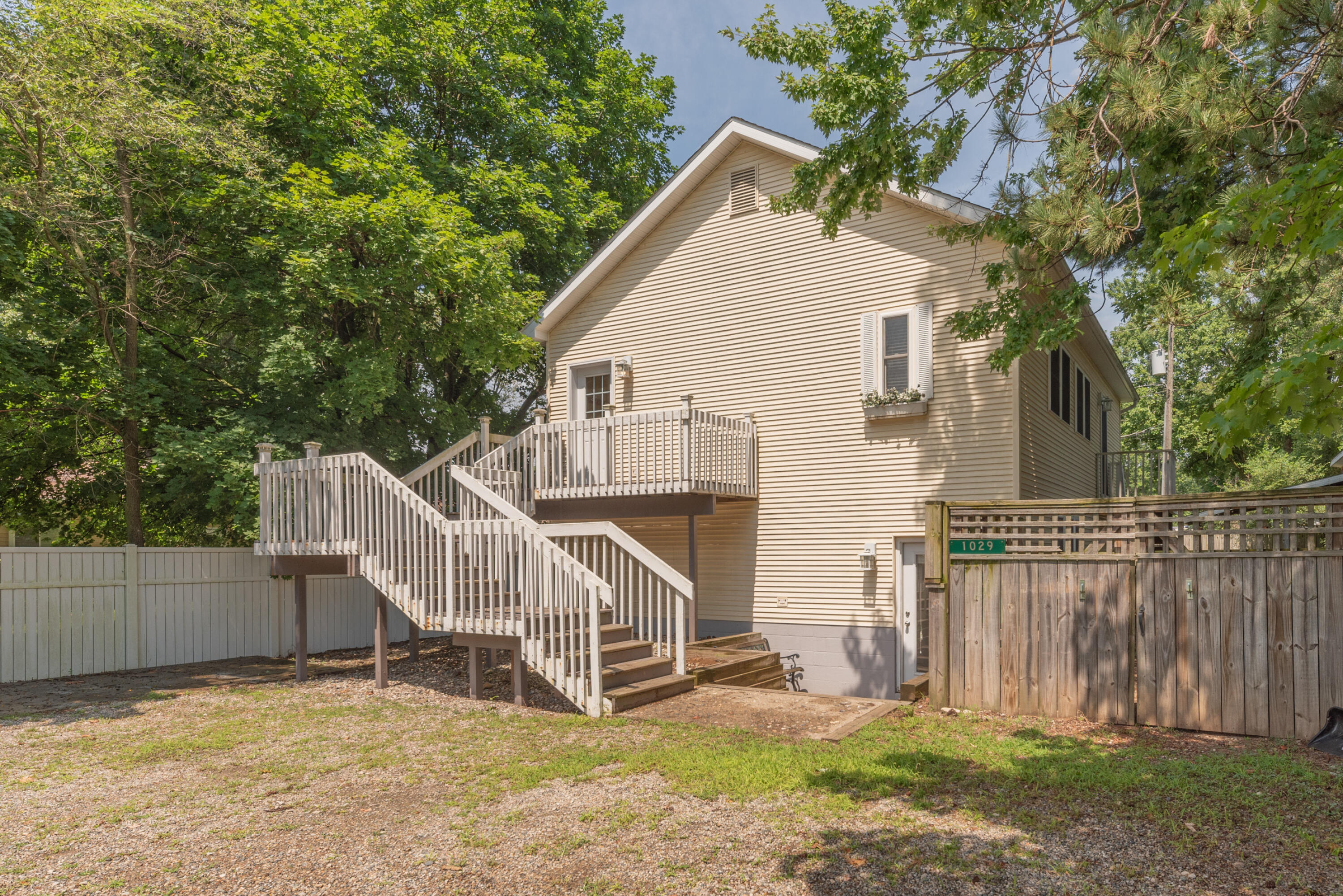 Unadilla St, Pinckney, MI 48169