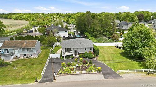 661 Shore Dr, Oakdale, NY, 11769-2040 | Card Image