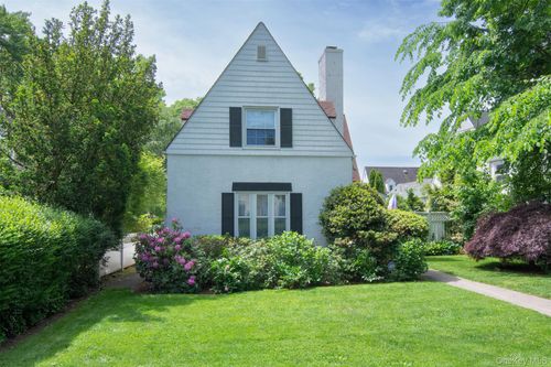 7 Garden Pl, Pelham, NY, 10803-3206 | Card Image