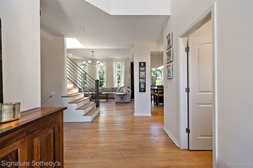 871 Wynstone Cir S, Oakland, MI, 48363-1655 | Card Image