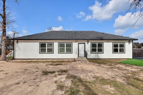 114 Crepe Myrtle Pkwy, Elgin, TX, 78621-2154 | Card Image