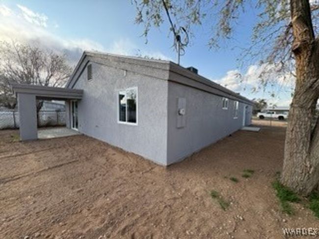 Side of Structure | Image 12