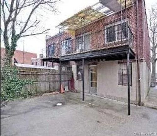 9628 41st Ave, Corona, NY, 11368-2151 | Card Image