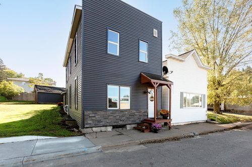 323 1st St, Glenwood City, WI, 54013 | Card Image