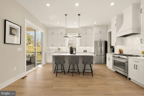 5707 9th St N, ARLINGTON, VA, 22205-1305 | Card Image