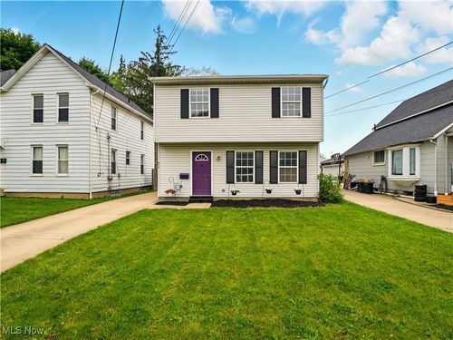 317 New 4th St, Fairport Harbor, OH, 44077-5812 | Card Image