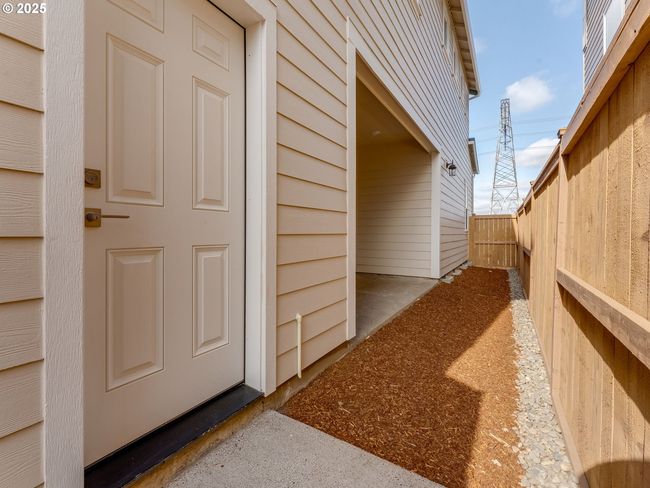 8431 Se Blanton St, House attached with 3 bedrooms, 3 bathrooms and 2 parking in Hillsboro OR | Image 23