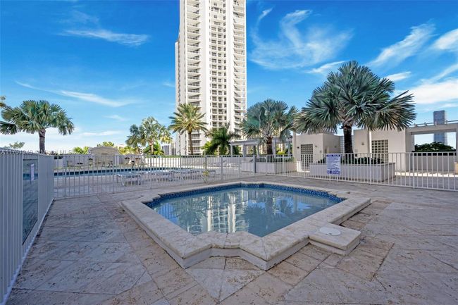 APT-1012 - 19400 Turnberry Way, Condo with 3 bedrooms, 3 bathrooms and null parking in Aventura FL | Image 27