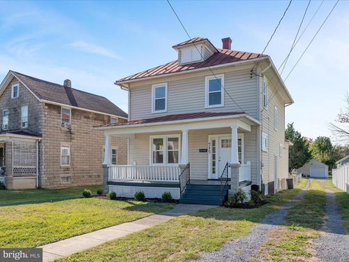 715 Berryville Ave, WINCHESTER, VA, 22601-5630 | Card Image