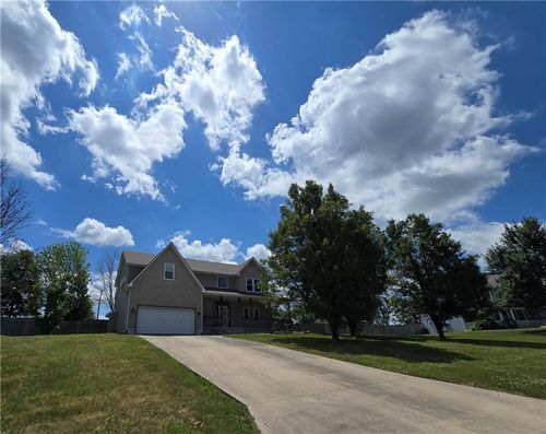 2305 Se Horseshoe Dr, Oak Grove, MO, 64075-5315 | Card Image