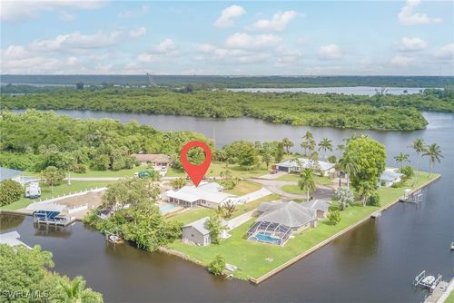 330 Shore Dr, Fort Myers, FL, 33905-2634 | Card Image