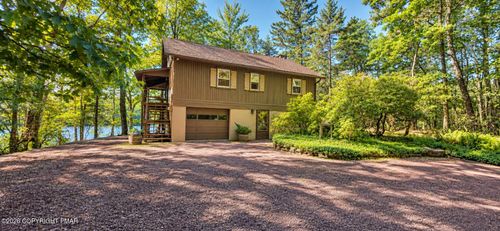 322 Crescent Lake Rd, Scotrun, PA, 18355-7748 | Card Image