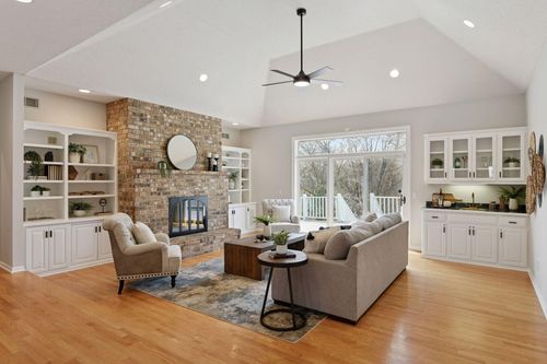 7604 Delaney Blvd, Edina, MN, 55439-2761 | Card Image