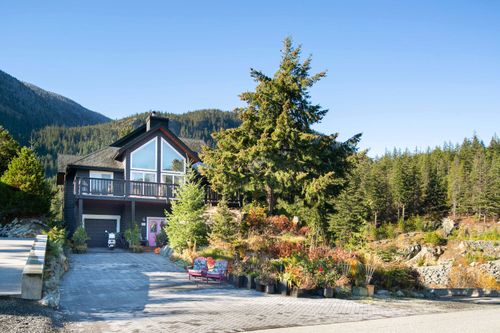7467 Dogwood Street, Pemberton, BC, V0N2L0 | Card Image