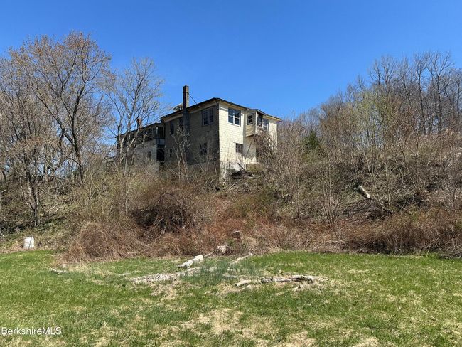 1017 - 10151017 Simonds Rd, Home with 0 bedrooms, 2 bathrooms and 10 parking in Williamstown MA | Image 37