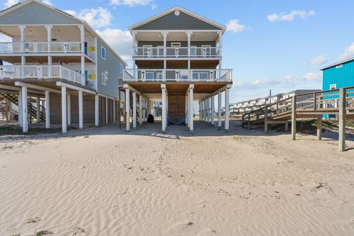 103 W Palm St, Surfside Beach, TX, 77541-7410 | Card Image