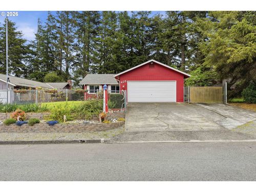 425 Radar Rd, Coos Bay, OR, 97420-3106 | Card Image