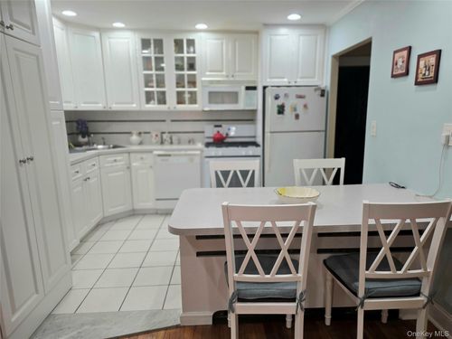 th-18 215th St, Bayside, NY, 11360-2141 | Card Image