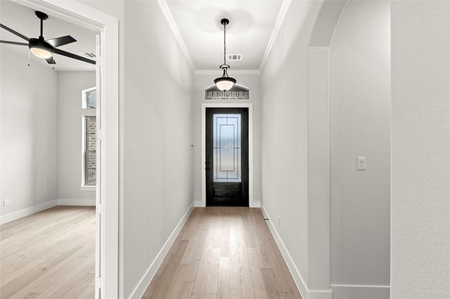 08. 160 Waterview - Entry | Image 28