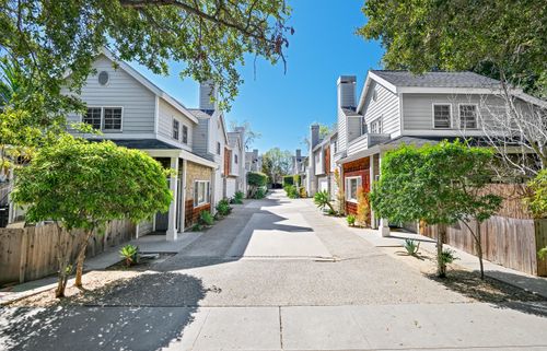 a-b-c-d-1617 Chapala St, Santa Barbara, CA, 93101-5905 | Card Image