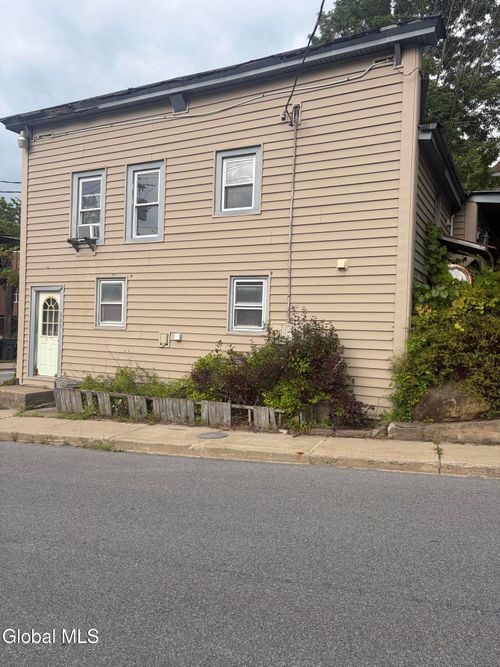 125 Maple St, Corinth, NY, 12822-1081 | Card Image